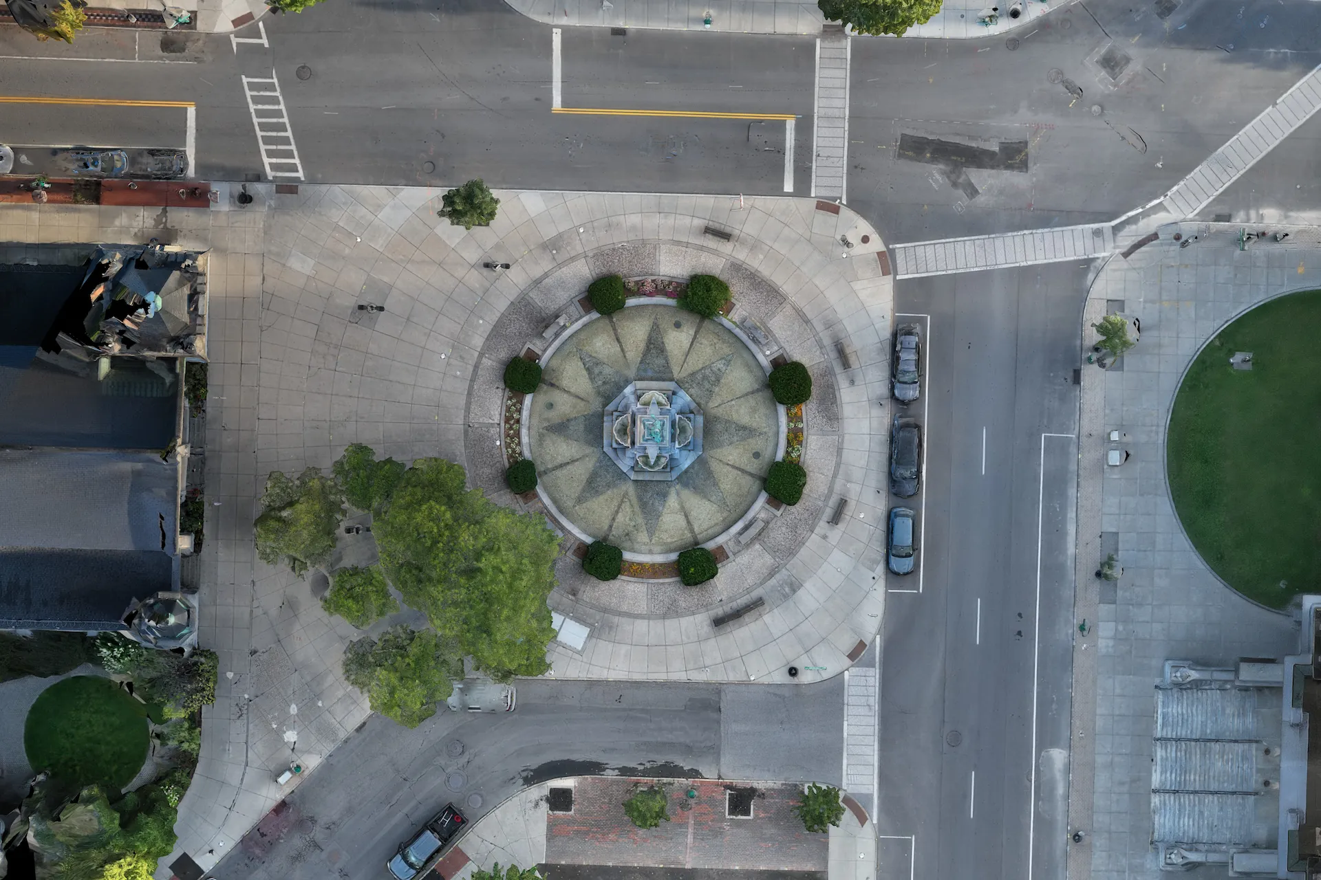 Straight-down render of the 3D model showing the circle, its paths, and the surrounding streets